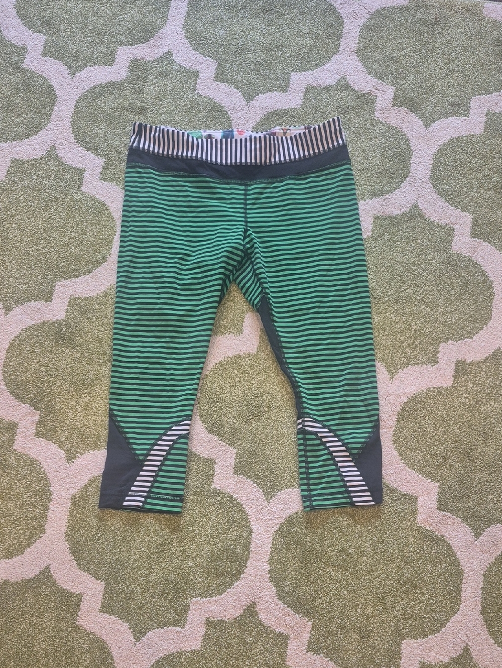 Lululemon Seawheeze 2015 Inspire Crops Size 12